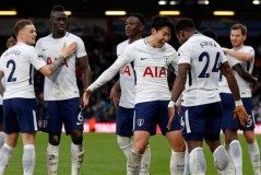 英超第四轮焦点战：利物浦对决伯恩利，悬念迭起！